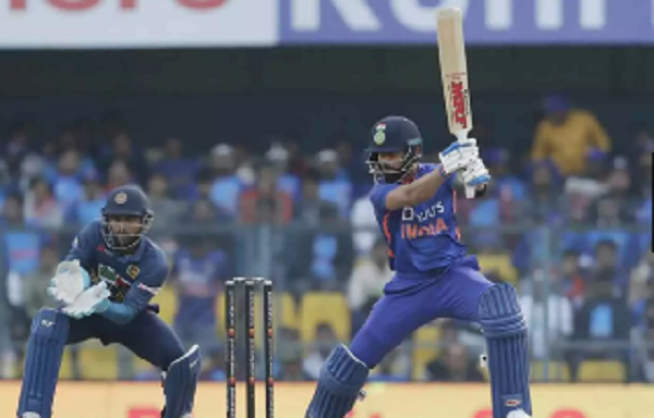 விராட் கோலி அதிரடி சதம்: இலங்கை அணிக்கு 374 ரன்கள் இலக்கு நிர்ணயித்தது இந்தியா