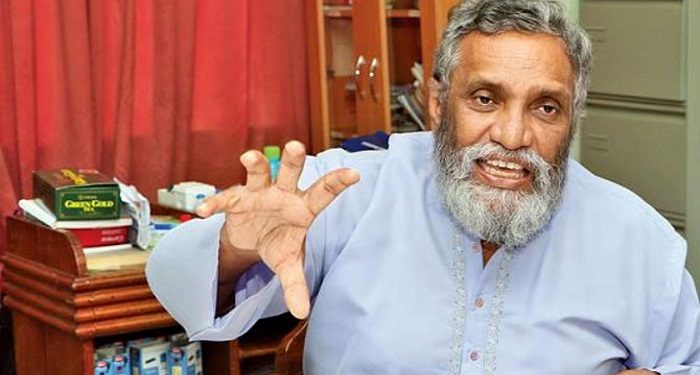 செலவுகளை இயலுமான அளவு குறைத்தாவது தேர்தலை நடத்த வேண்டும் – மஹிந்த தேசப்பிரிய!