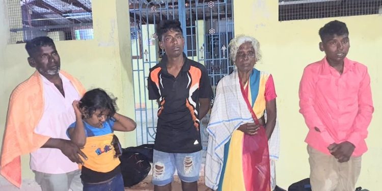 இலங்கையில் இருந்து மேலும் 5 பேர் அகதிகளாக ராமேஸ்வரத்தில் தஞ்சம்!