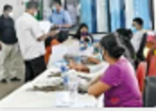 இலங்கை அரச சேவையில் ஏற்பட்டுள்ள கடும் நெருக்கடி நிலை