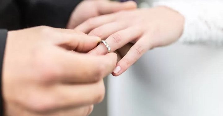 இங்கிலாந்து- வேல்ஸில் திருமண வயது 18ஆக உயர்வு!