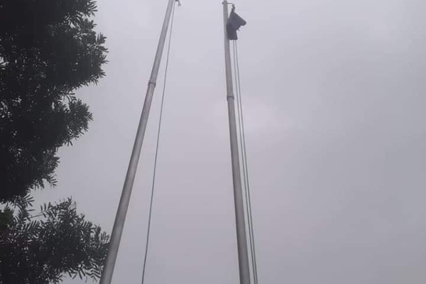 யாழ்.பல்கலையில் ஏற்றப்பட்ட கறுப்புக்கொடி