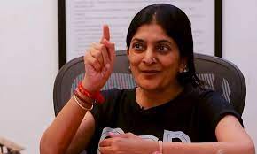 கையில் காயங்களுடன் இயக்குனர் சுதா கொங்கரா..! அதிர்ச்சியில் ரசிகர்கள்