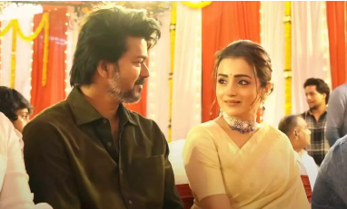 படக்குழுவினரை படம் பிடித்த விஜய்..!!