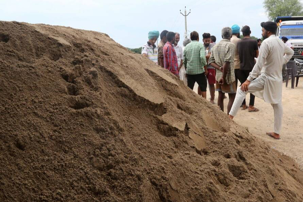 ஏல விற்பனை செய்யப்படவுள்ள அரசுடமையாக்கப்பட்ட மணல்