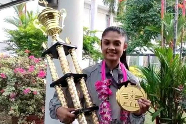 சிங்கப்பூரில் உலக சம்பியன்ஷிப்போட்டியில் தங்கப்பதக்கம் வென்ற இலங்கை பெண்
