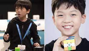 கியூப் விளையாட்டில் புதிய சாதனை படைத்த 9 வயது சீன சிறுவன்