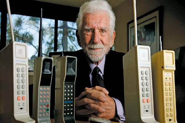 கடும் மனவேதனையில் செல்போனை கண்டுபிடித்தவர்!