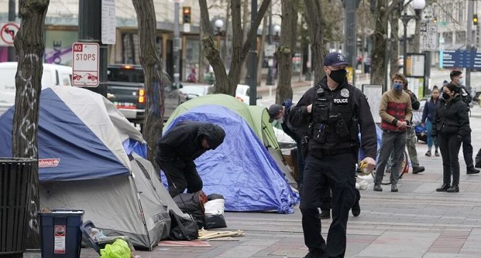 பயங்கரவாத தாக்குதல்களை நடத்துவதற்கு சதி செய்தமை தொடர்பில் 8 பேர் கைது!