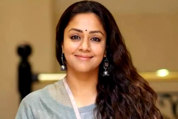 ஜோதிகாவை விரட்டி விரட்டி ஒருதலையாக காதலித்த நடிகர்: சூர்யாவால் கைநழுவிப் போன காதல்!