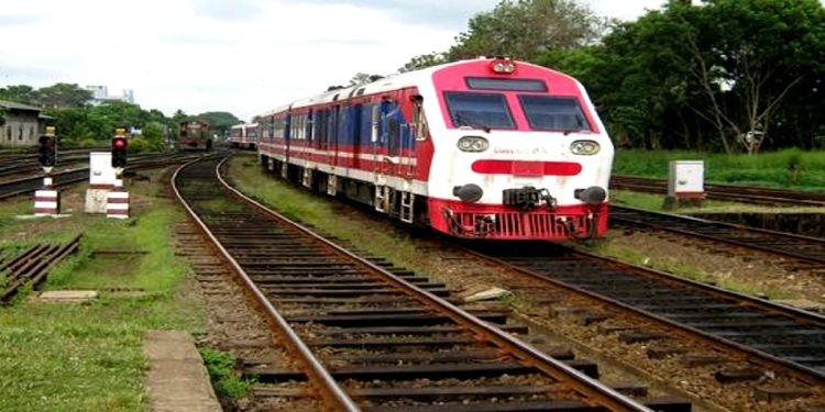 10 அலுவலக ரயில் சேவைகள் மட்டுமே சேவையில்!