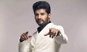 திரையுலகில் அடுத்த அதிர்ச்சி.. பாடகர் விஜய் யேசுதாஸ் வீட்டில் நகை கொள்ளை..