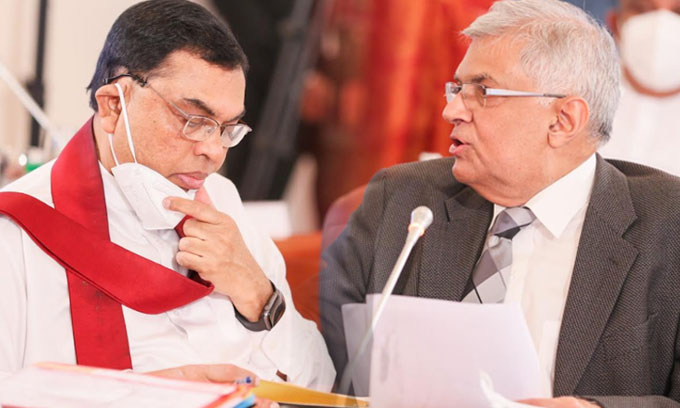 அரசியலமைப்பில் மாற்றமொன்றை ஏற்படுத்துவதற்கு தயாராகி வருவதாக, ஆளும் கட்சிக்கு ஜனாதிபதி அறிவிப்பு?