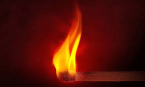 சட்டை பாக்கெட்டில் திடீரென தீப்பிடித்து எரிந்த ஸ்மார்ட்போன் - அப்புறம் என்ன ஆச்சு தெரியுமா?