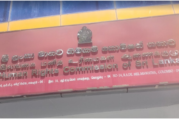 வவுனியா பிரதேச செயலாளருக்கு எதிராக முறைப்பாடு ..!!