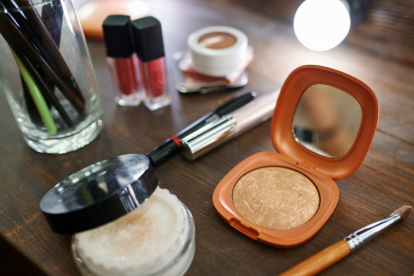 இணையத்தில் அழகு சாதனப் பொருட்கள் கொள்வனவு செய்வோருக்கு எச்சரிக்கை