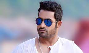 கையில் கத்தியுடன் ஆக்ரோஷமாக நிற்கும் ஜூனியர் என்டிஆர்.. போஸ்டர் வைரல்