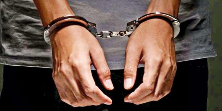 பியத் நிகேஷல மற்றும் சந்திக அபேரத்ன ஆகியோர் கைது!!