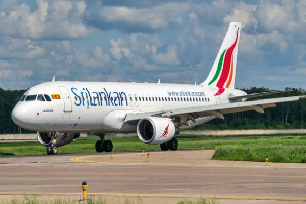 10 மணி நேரம் தாமதமான ஸ்ரீலங்கன் எயார்லைன்ஸ் - வெளிநாட்டு வேலையை இழந்த இலங்கை இளைஞர்கள்