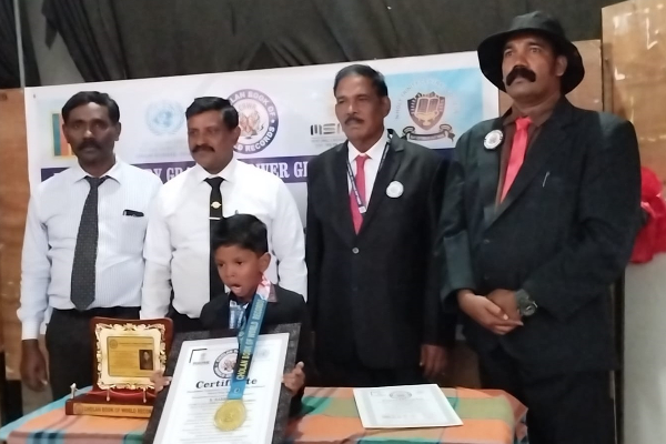 சாதனை படைத்த தமிழ் சிறுவன்!