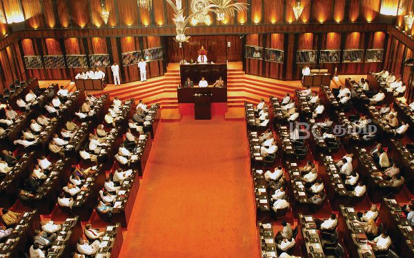 நாடாளுமன்றத்தை 10 நிமிடங்களுக்கு ஒத்திவைத்தார் சபாநாயகர் மகிந்த யாப்பா!