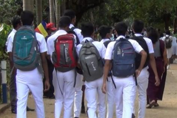 பல பாடசாலைகளுக்கு திடீரென பூட்டு!