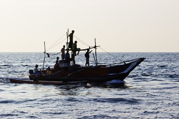 சட்டவிரோத கடற்றொழிலில் ஈடுபட்டோர் தொடர்பில் டக்ளஸ் தேவானந்தா எடுத்துள்ள நடவடிக்கை