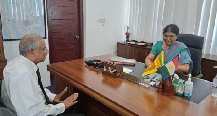 ஆளுநர் பி.எஸ்.எம்.சாள்ஸை சந்தித்தார் சுமந்திரன்