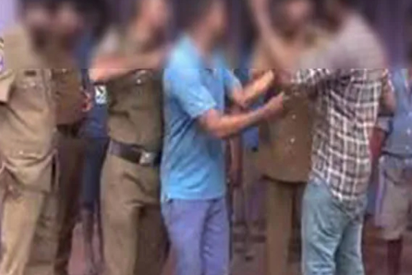 கத்தியை காட்டி மிரட்டி இளம் பெண் கடத்தல்! கணவர் கைது