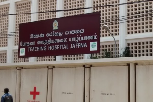 குழந்தையின் சடலத்துடன் காத்திருந்த தாய்..!!!