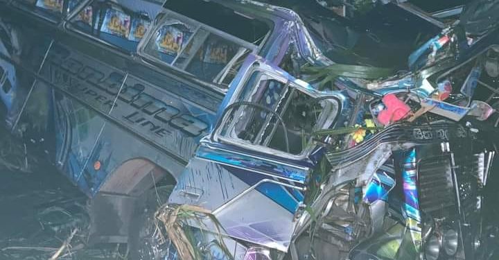 இன்று காலை இடம்பெற்ற பேரூந்து விபத்தில் ஒருவர் உயிரிழப்பு.!!