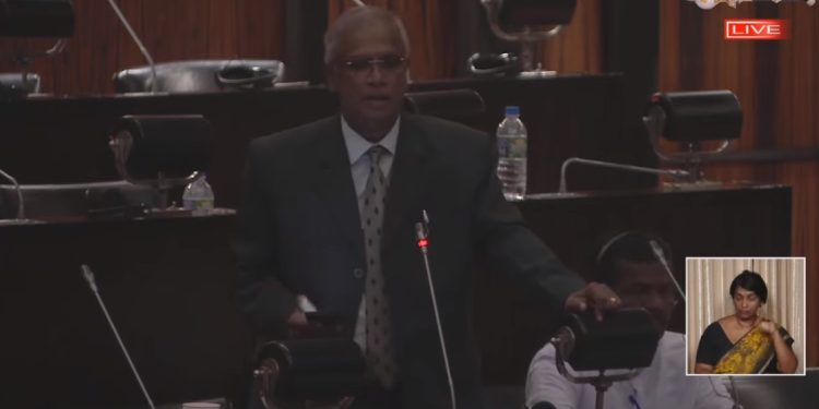 நடுத்தர வர்கத்தைச் சேர்ந்த மக்களின் பணம் திருடப்படுகின்றது – சுமந்திரன் காட்டம்