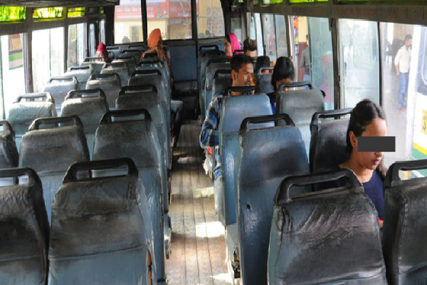 பேருந்தில் தனியாக பாடசாலை சென்ற மாணவிக்கு நேர்நத விபரீதம்!