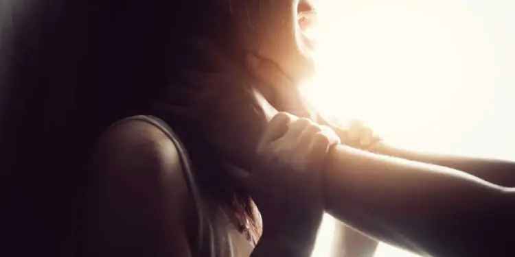 அதிக பாலோவர்களை வைத்திருந்த மனைவியை பொறாமை காரணமாக கொன்ற கணவன்