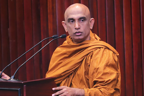 13ஐ குறி வைத்து இனவாதம்: ரணிலை சாடிய தேரர்