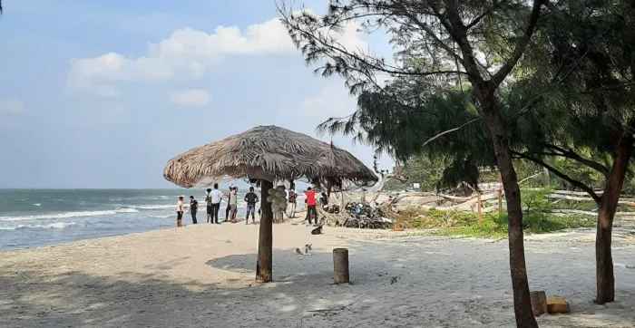 காரைநகர் கடற்கரையில் மது போதையில் குழப்பம் விளைவித்தவர்கள் கைது!