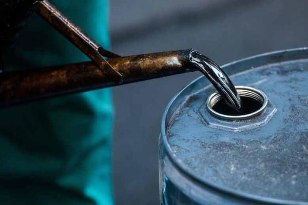 ஒவ்வொரு லீற்றர் எரிபொருக்கும் 150 ரூபாவுக்கும் அதிகமான வரி