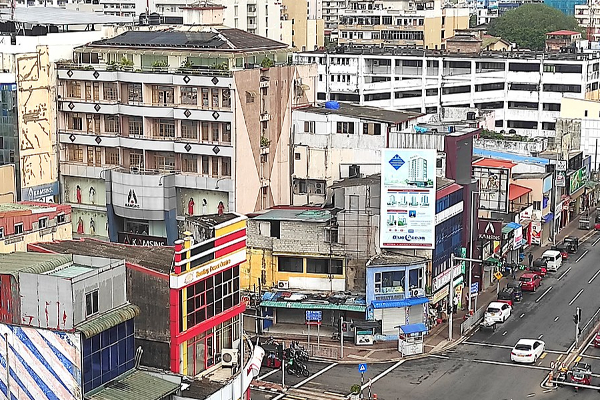 அரச உத்தரவை மீறி வீடுகளை விட்டு வெளியேறாத குடும்பங்களுக்கு எதிராக சட்ட நடவடிக்கை