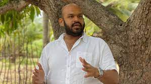 மட்டக்களப்பில் கேக் வெட்டியவர்கள் கைது!