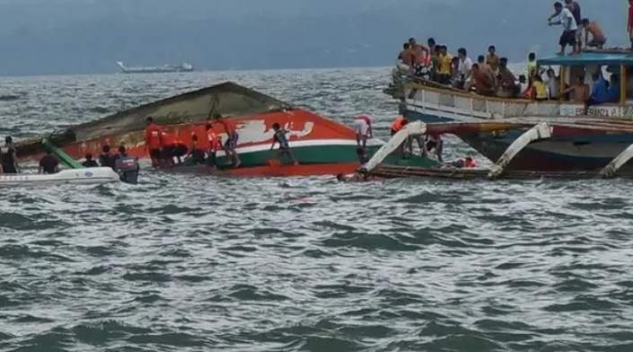 நைஜீரியாவில் படகு விபத்து : பயணித்தவர்களில் 100 பேர் மாயம்