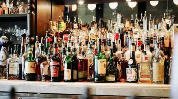 பிரபல நாடொன்றில் முதல் முறையாக திறக்கப்படும் மதுபானக்கடை: கிளம்பும் எதிர்ப்பு