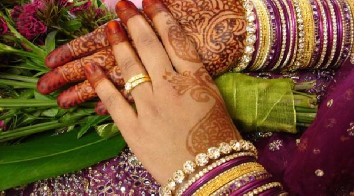 பெண்கள் கையில் வளையல் அணிய காரணம்... ஆன்மீகம் மற்றும் அறிவியல் பதில் இதோ