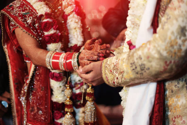 உணவுப் பற்றாக்குறையால் பாதியில் நிறுத்தப்பட்ட திருமணம்