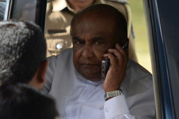 மாதத்திற்கு 40 லட்சம் ரூபாய்க்கு பெட்ரோல் ; போலி பில்லில் உணவுகள்; அம்பலமான தகவல்