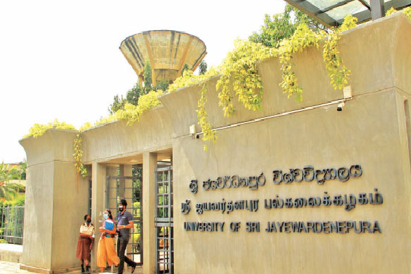 பகிடிவதைக்கு எதிர்ப்பு தெரிவித்த மாணவர் மீது கொடூர தாக்குதல் ; தொடரும் அடாவடித்தனங்கள்