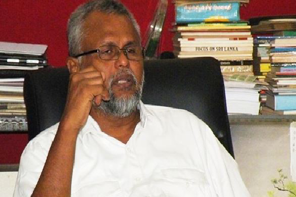 யாழில் டக்ளஸ் தேவானந்தா மீது தாக்குதல் !