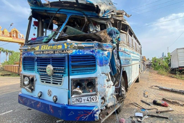 மன்னார் – யாழ் பிரதான வீதியில் கோர விபத்து; பலர் படுகாயம்