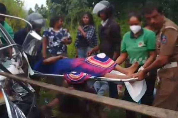 அதிவேக நெடுஞ்சாலையில் கோர விபத்து; விமானநிலையத்தில் இருந்து வந்தவர்களுக்கு நேர்ந்த கதி