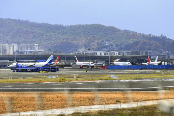 எல்லையில் அதிகரித்துள்ள பதற்றம் ; இந்தியாவில் முழுவதும் 32 விமான நிலையங்களில் சேவை நிறுத்தம்