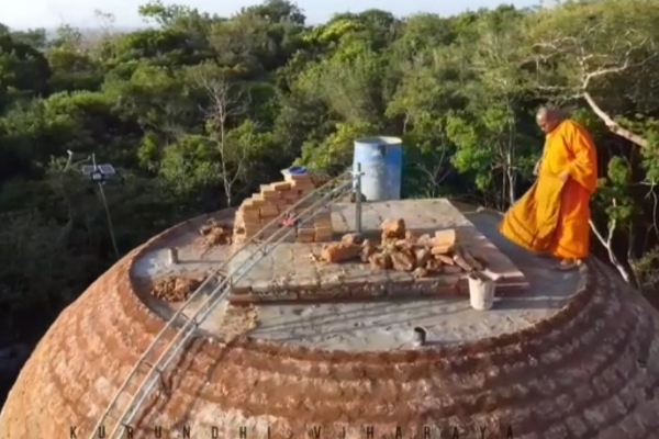 குருந்தூர்மலையில் சட்டவிரோத காணி பிடித்த பிக்கு அடாவடி; மூவர் கைது